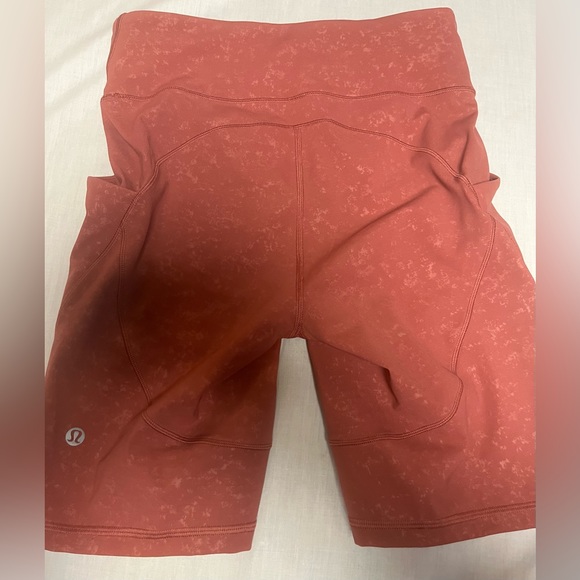 Lululemon Womans Shorts in Pristine Condition!! - Picture 13 of 16
